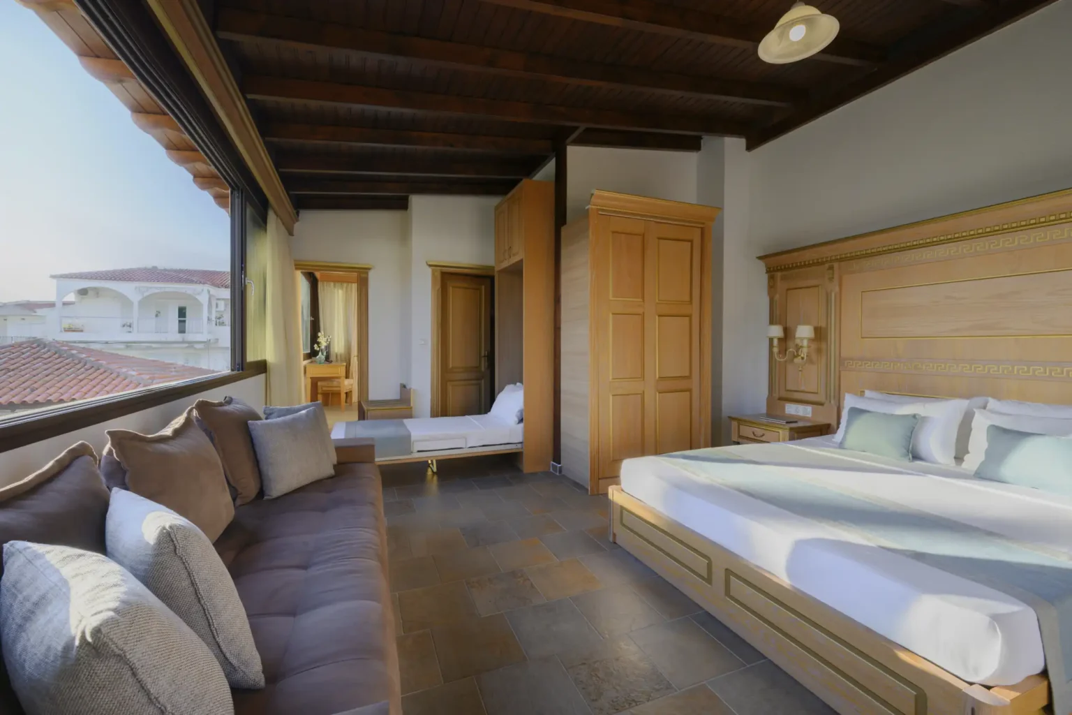 Family Suite Pool View (10)