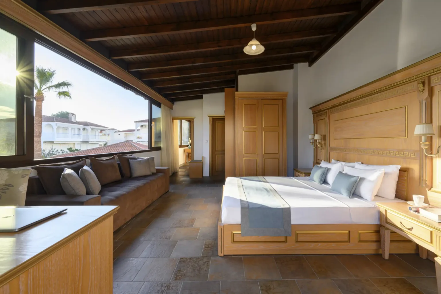 Family Suite Pool View (13)