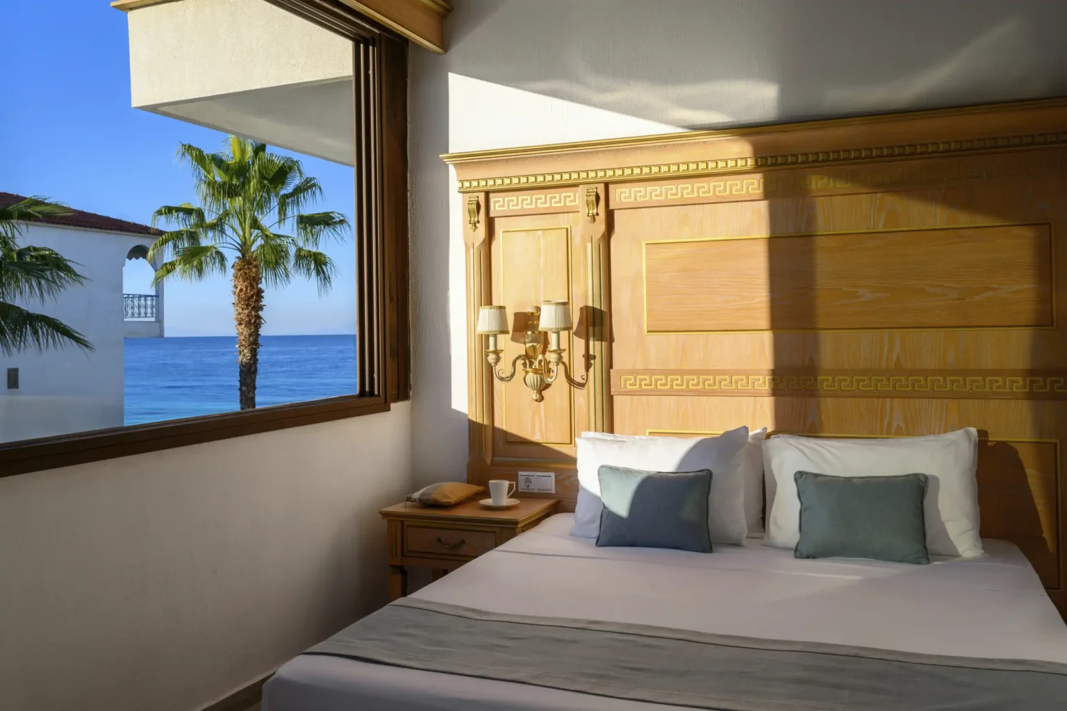 Family Suite Pool View (7)