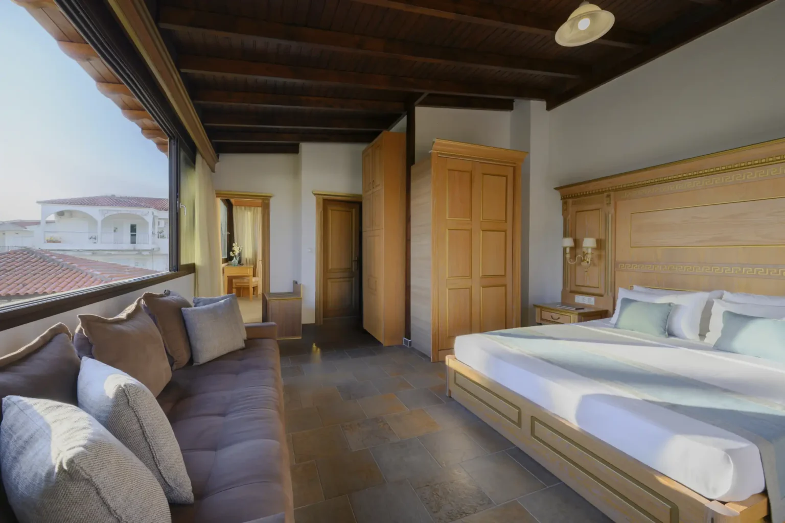 Family Suite Pool View (9)