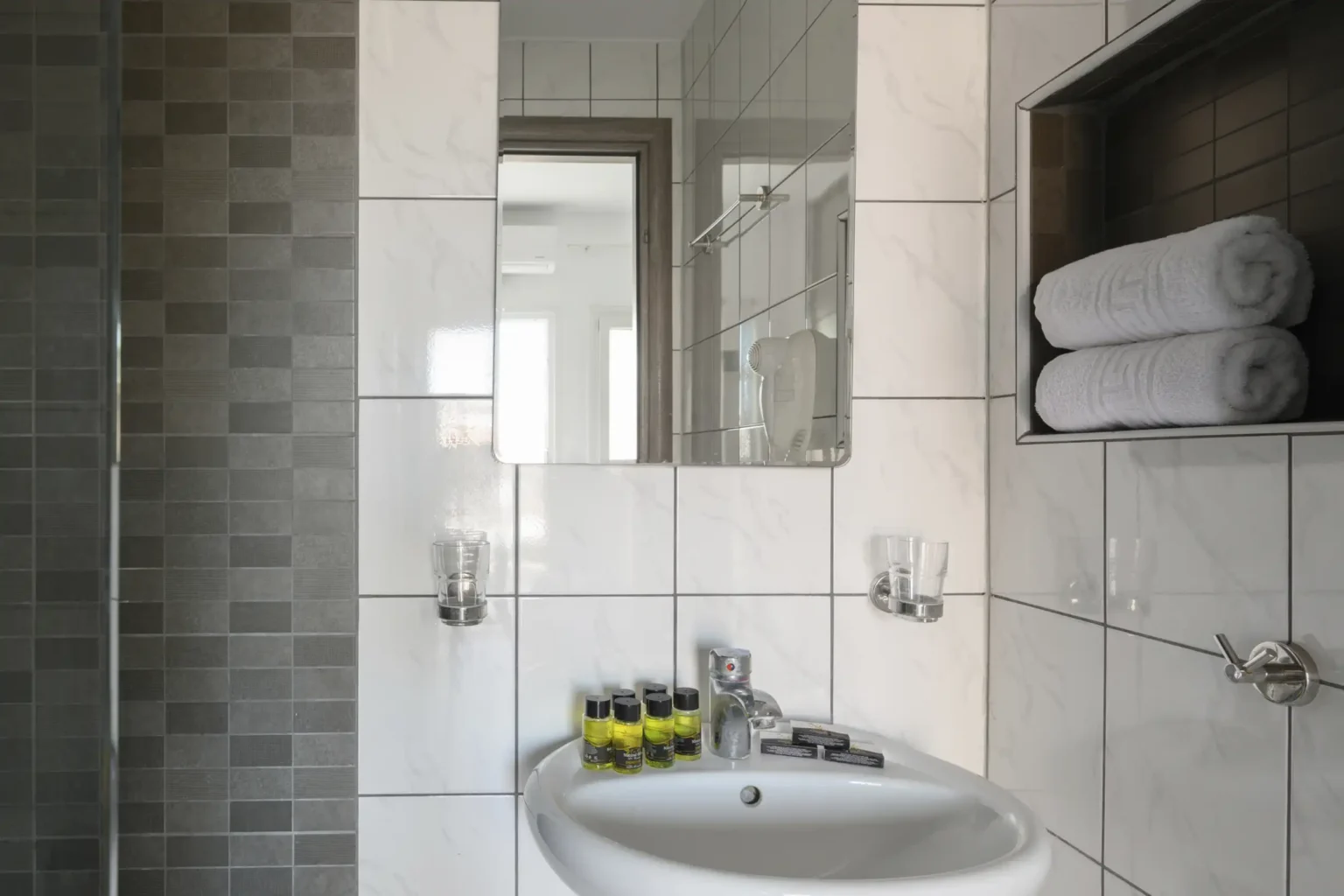 Standard Double Room Annex Garden View (4)