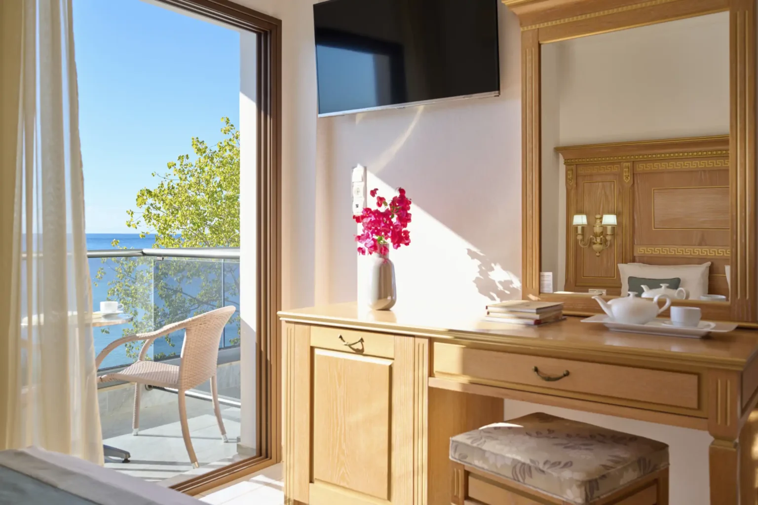 Standard Double Room Side Sea View (2)