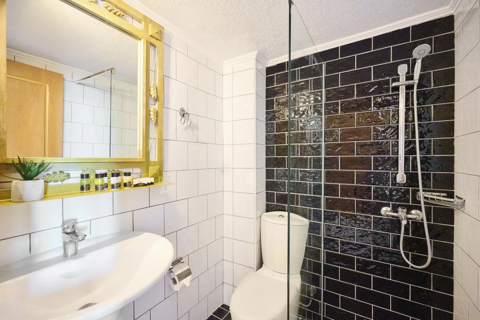 Standard Double Room Side Sea View (5)