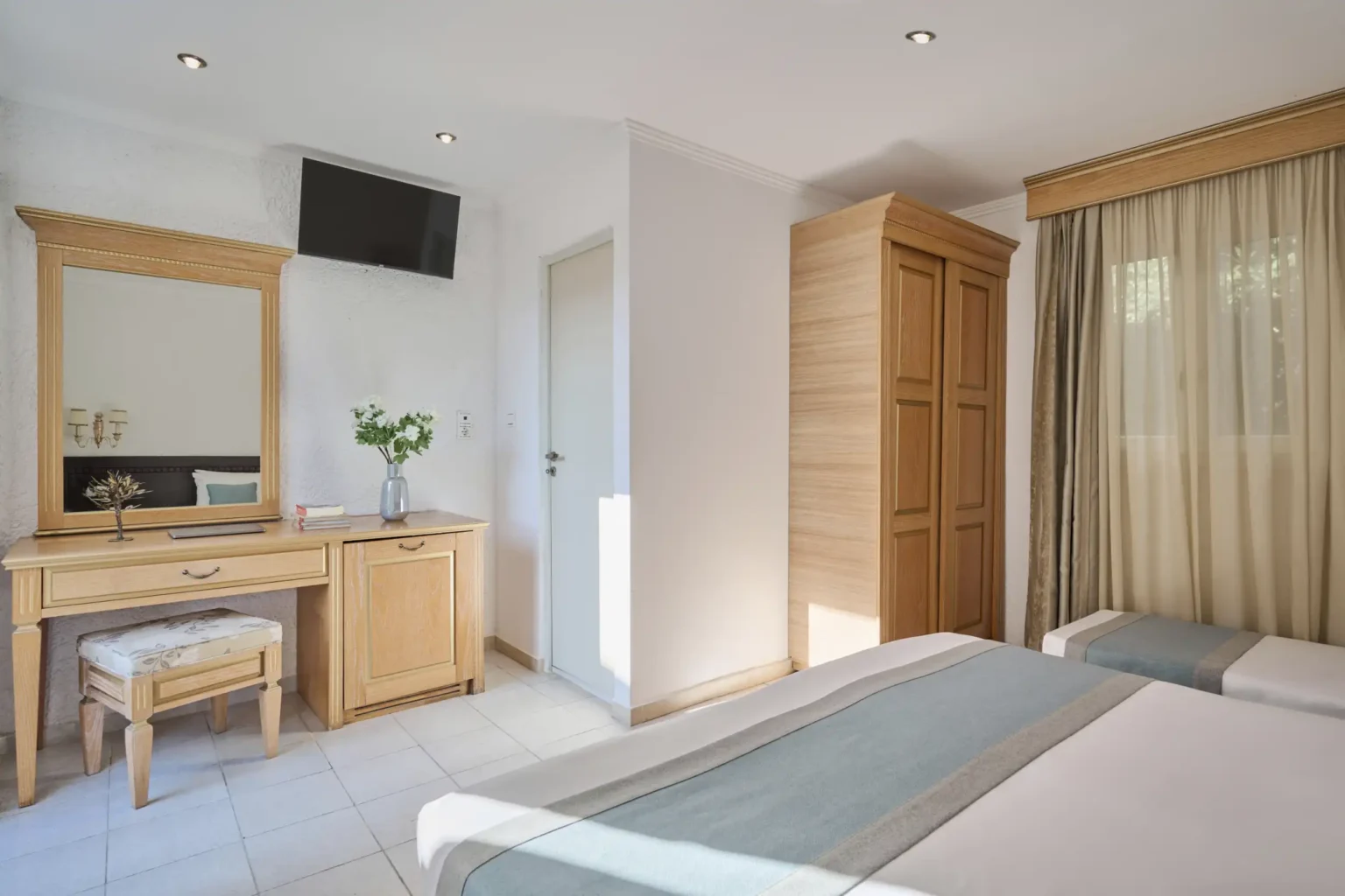 Triple Bungalow Garden View (2)