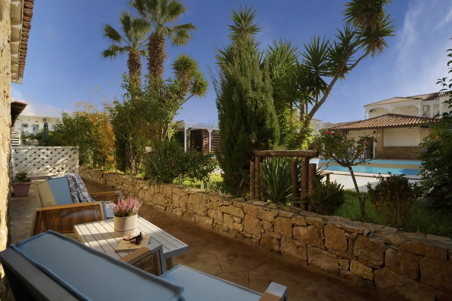 Triple Bungalow Garden View (4)